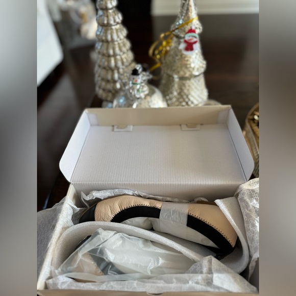 Banana Republic Aida Ivory Black Leather Cap Toe Ballet🤍a very romantic shoe🤍 - Picture 4 of 5